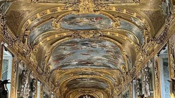 Turin, Italy - Royal Heritage and Central Squares - Royal Palace of Turin - Cathedral - Private Charter - Selection