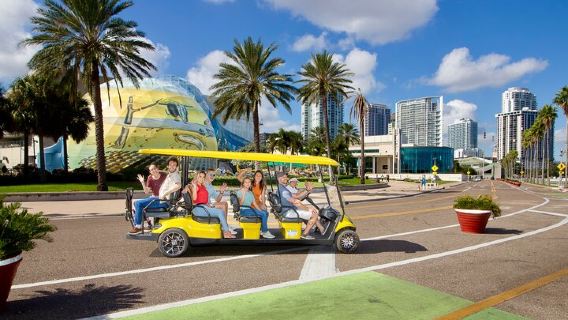 搭乘豪華合法上路高爾夫球車遊覽聖彼得堡