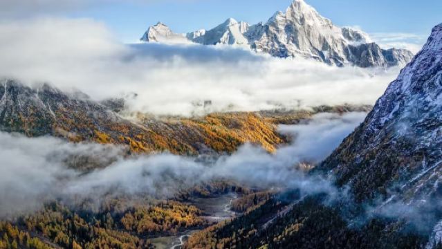 Lawatan sehari Chengdu pergi-balik Gunung Empat Gadis Lembah Changping (puncak gunung salji + laluan lama Changping + pengangkutan pergi-balik)