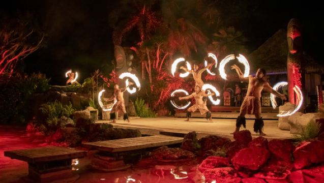 Espectáculo Cultural con Cena en la Isla Menú de Fiesta BBQ