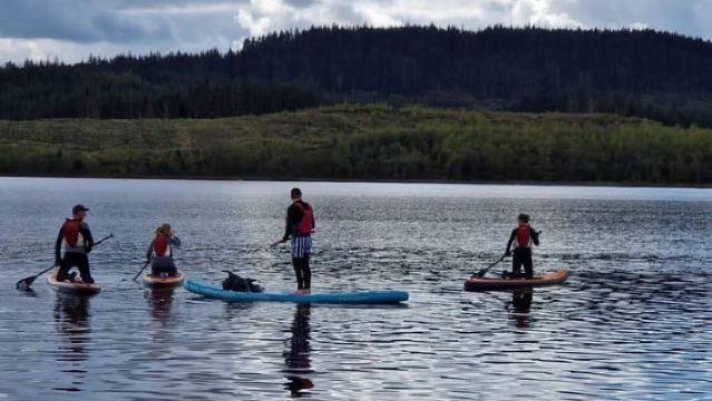 จากเอดินบะระ: เดินป่าในไฮแลนด์, พายเรือในทะเลสาบ และชมปราสาท