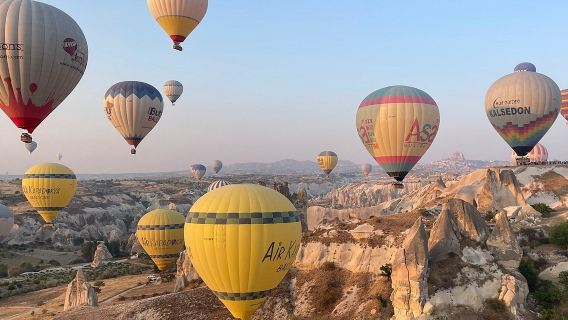 Voo de Balão de Ar Quente ao Amanhecer na Capadócia com Transfer do Hotel e Champanhe