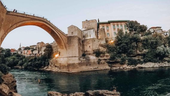 Passeio de um dia de ida e volta entre Sarajevo e Mostar, Bósnia (Konjic + Cachoeiras de Kravice + Počitelj)