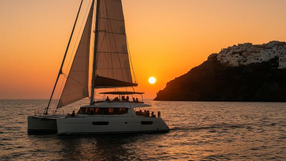 Crociera al tramonto di lusso a Santorini [Include cena, bevande e servizio di transfer]