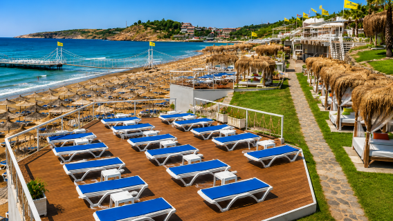 Entrada VIP para el Beach Club Solar Kilyos con traslado