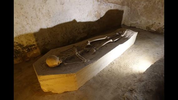 Antigua: Crypts and Convents Mysteries Guided Walking Tour