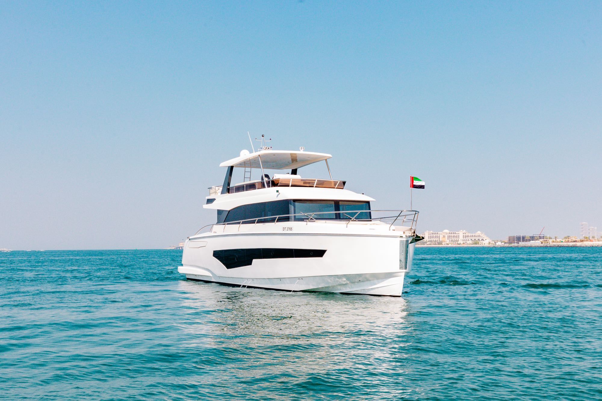 [Private Yacht Charter in Dubai] Dubai Luxury Yacht Rental - Coastal Sightseeing - Palm Jumeirah Atlantis Hotel Dubai Eye Marina - Multiple Sizes Available