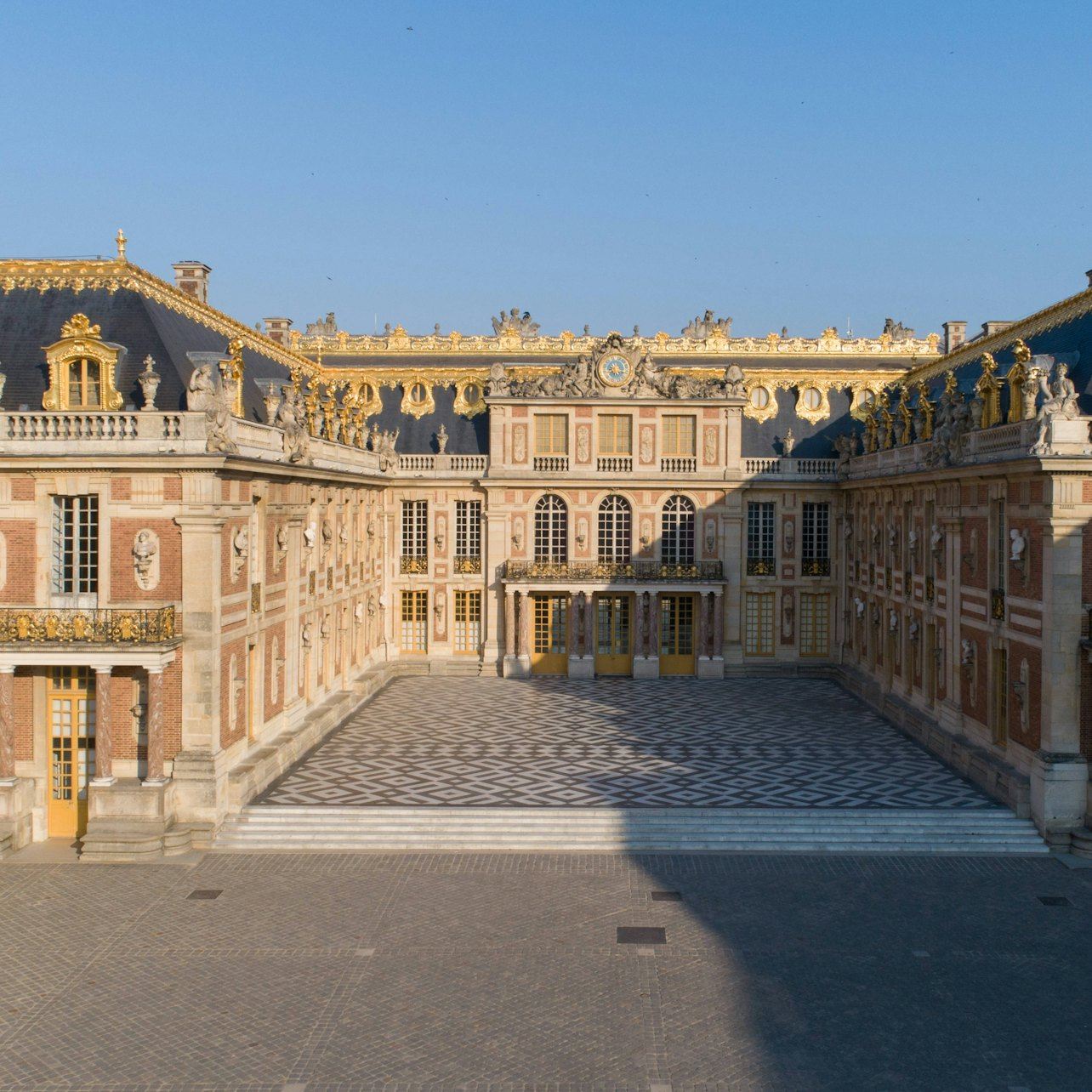 Tootbus Paris: Hop-on Hop-off Bus Tour + Palace of Versailles Entry