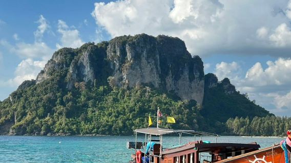 Krabi: Recorrido por las 7 islas al atardecer y barbacoa en un barco clásico de lujo
