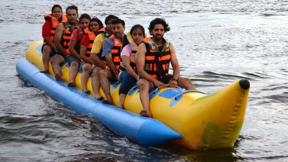 Mount LaviniaExperiences