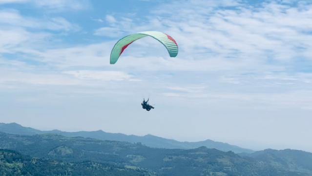 成都洛帶金龍長城滑翔傘+金龍長城滑翔傘飛行體驗【專業教練一帶一飛行+贈送高清影片+兒童長者優惠價】