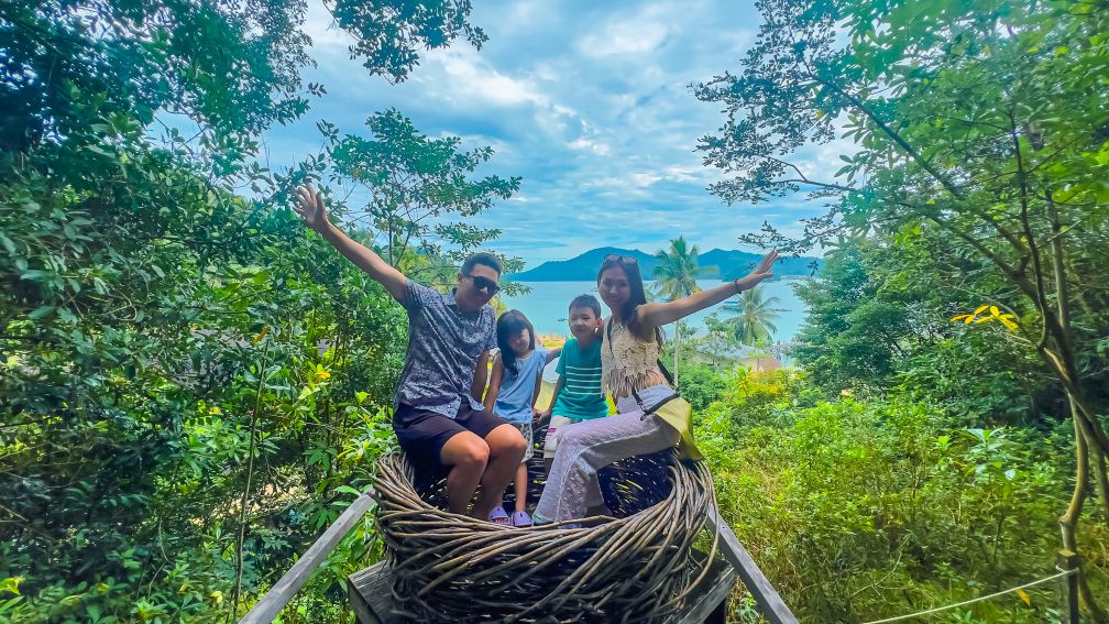 Dreamer Island Join-In Tour | (Add-On Available: Sea Walking & Shangri-La High Tea)