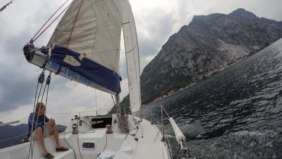 Valmadrera: Lake Como Sailing Trip with Prosecco and Snacks