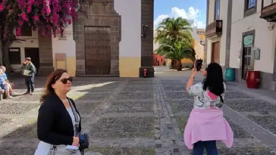 City Treasures Unveiled: 3.5-Hour Las Palmas Cab & Walking