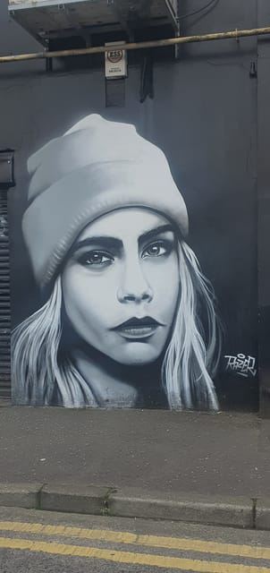 Belfast : Pub Music , Street Art Experience Walking Tour