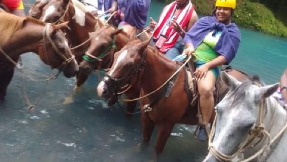 Paseos a caballo por Río Celeste
