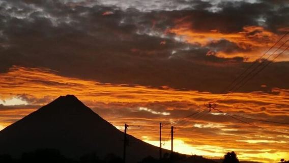 La Fortuna: Arenal Combo Hanging Bridges, Waterfall, Volcano