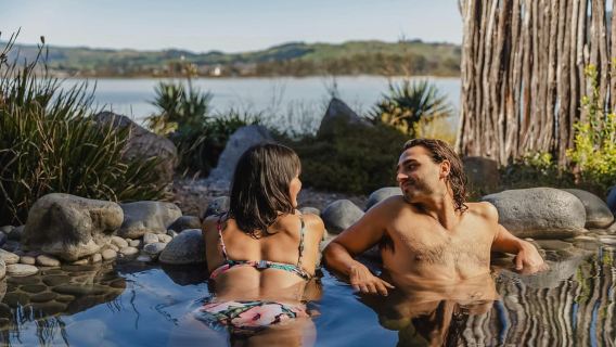 Rotorua: esperienza con piscine private con vista sul lago