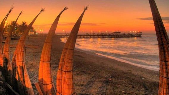 Dari Trujillo||Tur Pantai Chan Chan dan Huanchaco