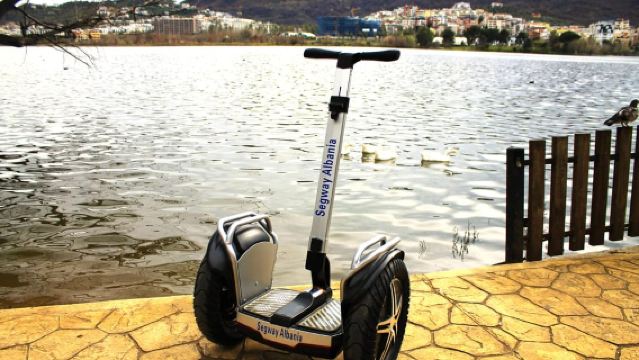 ティラナ：地元ガイドと楽しむサンセットセグウェイツアー