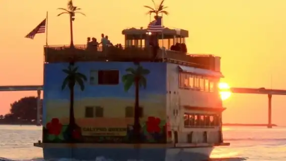 Clearwater Beach: Tropical Buffet Cruise on Calypso Queen