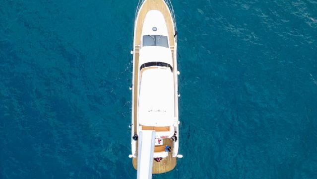 海南三亞80尺豪華遊艇包船出海3小時【雙層飛橋艇+歡唱KTV+全船柚木地板鋪設】