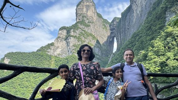 ทัวร์เหมาทัวร์ 1 วันไปยังเขาเทียนเหมิน (สกายวอล์คกระจก) และหอ 72 สิ่งมหัศจรรย์ (ชมวิวยามค่ำคืน)