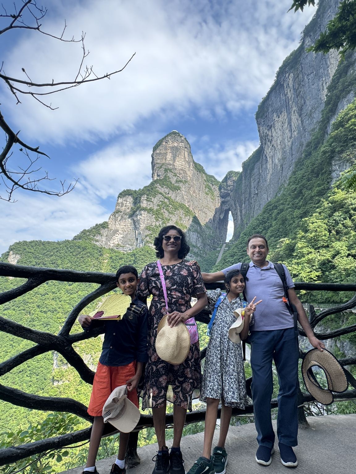 1-Day Private Tour to Tianmen Mountain (Glass SkyWalk) & 72 wonders Tower(night view)