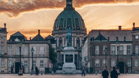 Copenhagen: Vụ án mạng tại Cung điện Amalienborg - Cuộc săn tìm kho báu tự dẫn dắt