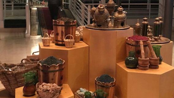 カイロ：ナイル・マキシム・ディナークルーズ + タヌーラオール・ショー + 送迎