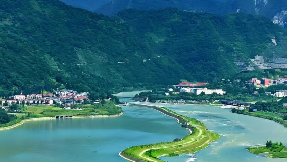 Chengdu Dujiangyan & Mount Qingcheng Private Charter Day Tour