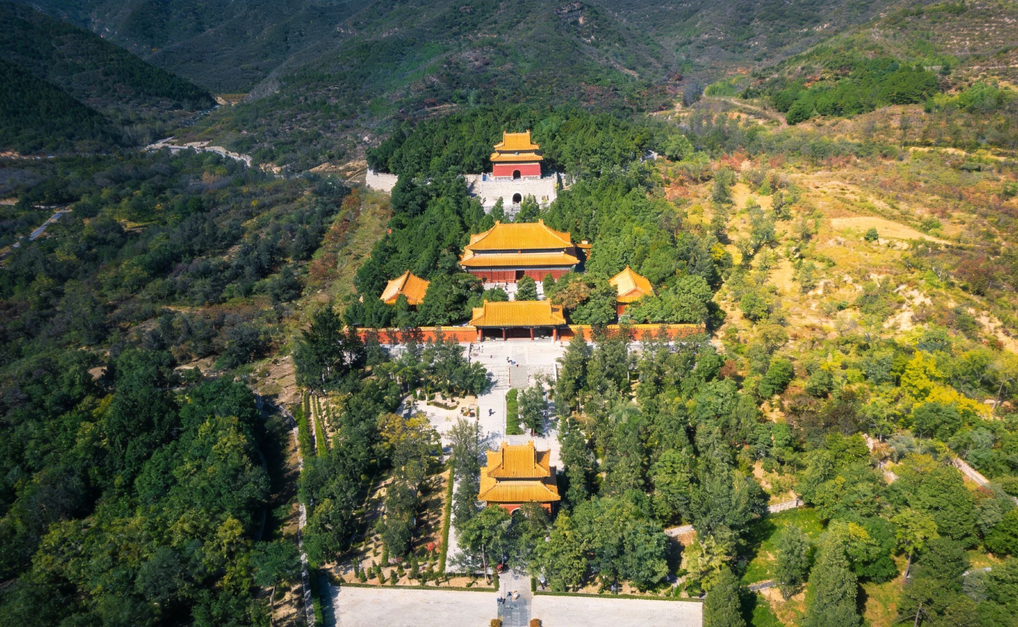 Beijing: Private Mutianyu Great Wall & Ming Tombs Experience with Chauffeur&Guide Options