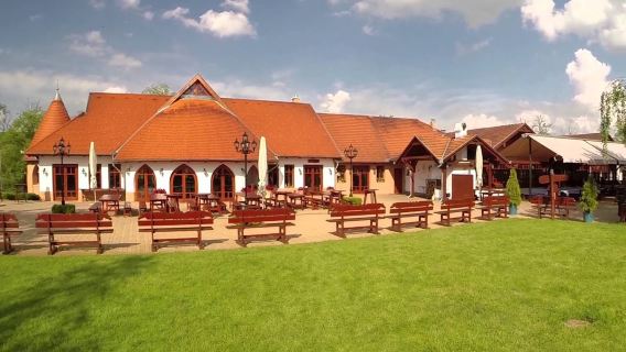 Tour 1 ngày Budapest Hungary - Cung điện Gödöllő + Công viên cưỡi ngựa chủ đề Lazar