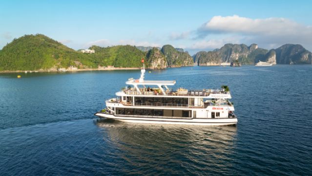 Hanoi: 5-Sterne-Luxus-Kreuzfahrt mit Gourmet-Buffet & Limousinentransfer