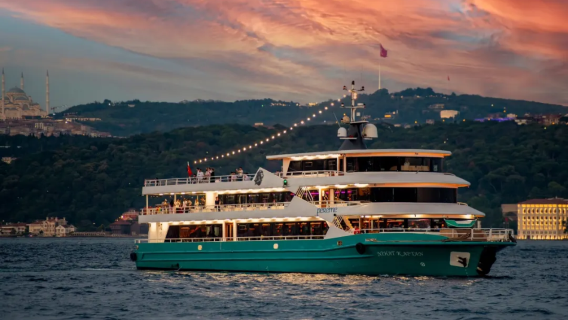 Crucero nocturno por el Bósforo y al atardecer con cena exquisita y espectáculo turco