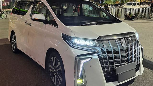 Private charter from Hong Kong directly to Shenzhen, a super cost-effective option for family trips at around 100 per person. Direct service to Shenzhen, Macau, Guangzhou, Dongguan - we can take you anywhere.