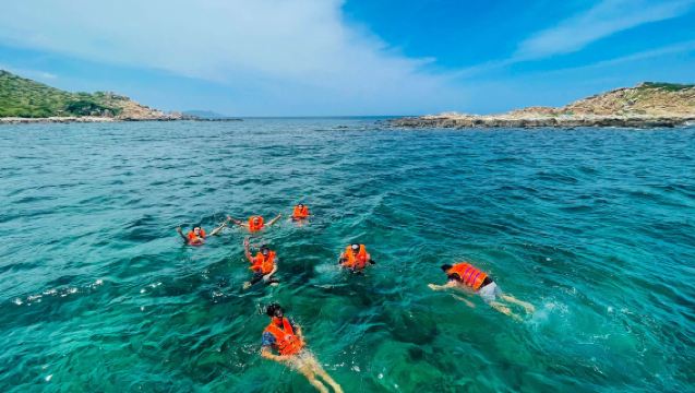 ทัวร์ส่วนตัวเกาะมุนแนวปะการัง & หลบหนีความฟุ่มเฟือยด้วยเรือเร็ว พร้อมอาหารกลางวันบาร์บีคิว