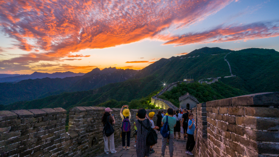 Mutianyu Great Wall Night Tour, chartered car tour, includes entrance fee and cable car, pick-up and drop-off within the Fifth Ring Road.
