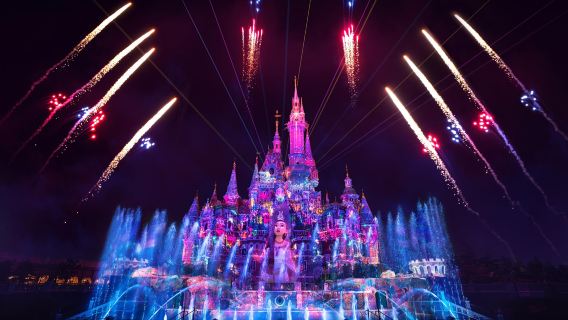 Pengalaman panduan tempahan tempat VIP untuk pertunjukan bunga api, perarakan kereta hiasan dan teater di Shanghai Disneyland