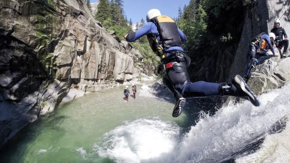 From Zurich: Canyoning in Interlaken