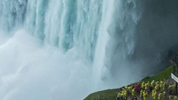 From NYC:Niagara Falls Guided Tour, Illumination & Fireworks