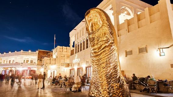 Doha: tour de patrimonio de cetrería - Falcon Souq, Falcon Hospital, sostener un halcón y Souq Waqif