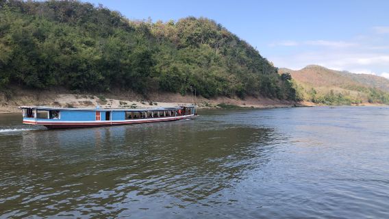 Luang Prabang: Eine ehrwürdige Kreuzfahrt zu den Pak Ou-Höhlen mit Mittagessen