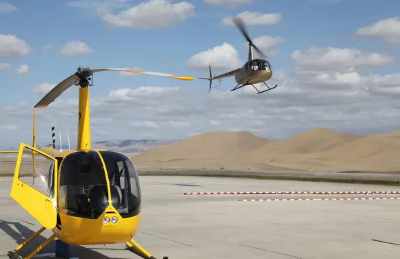 敦煌鳴沙山/直升機/滑翔機三角翼/【空中俯瞰月牙泉】