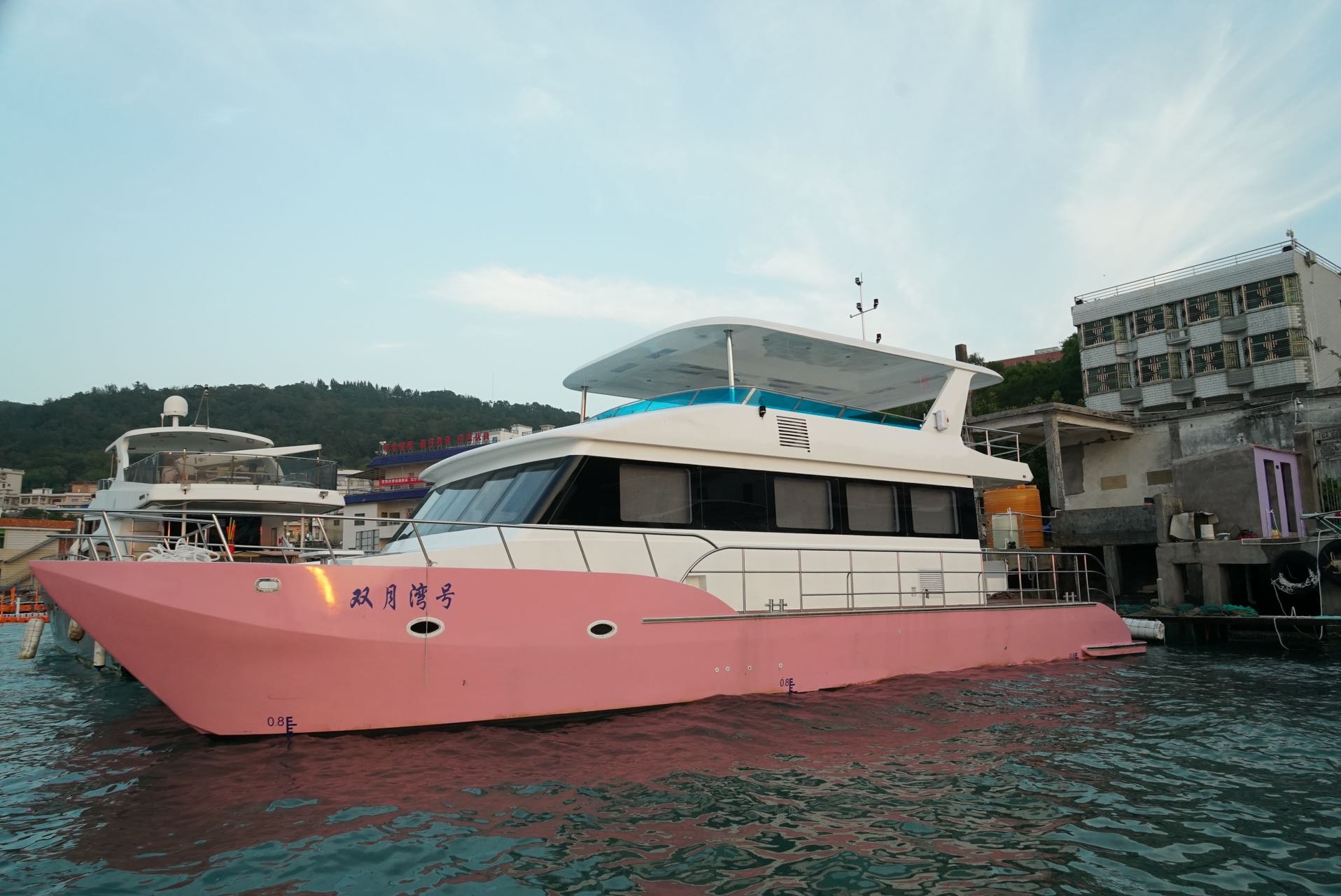 【惠州遊艇出海】惠州雙月灣星翔遊艇全新60尺豪華遊艇包船出海+海釣+水上滑梯+KTV
