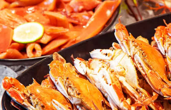 台中仲信金鬱金香酒店品東西自助百匯自助式午或晚餐券（假日加 NT$150）