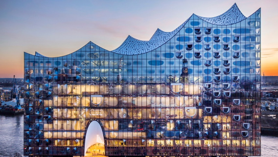 Alster Lakes + Hamburg City Hall + Hamburger Kunsthalle + Neuer