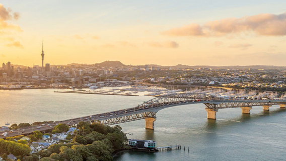 New Zealand Iconic Attractions Depart from Auckland: Hobbiton + Glowworm Cave Panoramic Sightseeing bus(Round-trip/Auckland-Rotorua) - Including Admission Ticket and Guide