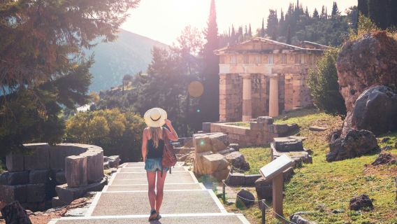 Delphi: Full-Day Small Group Guided Tour from Athens