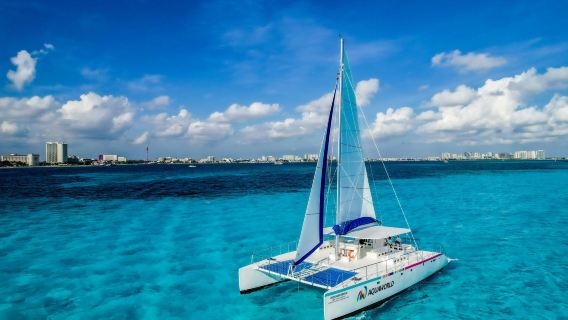 Isla Mujeres: Premium Catamaran Tour from Cancún